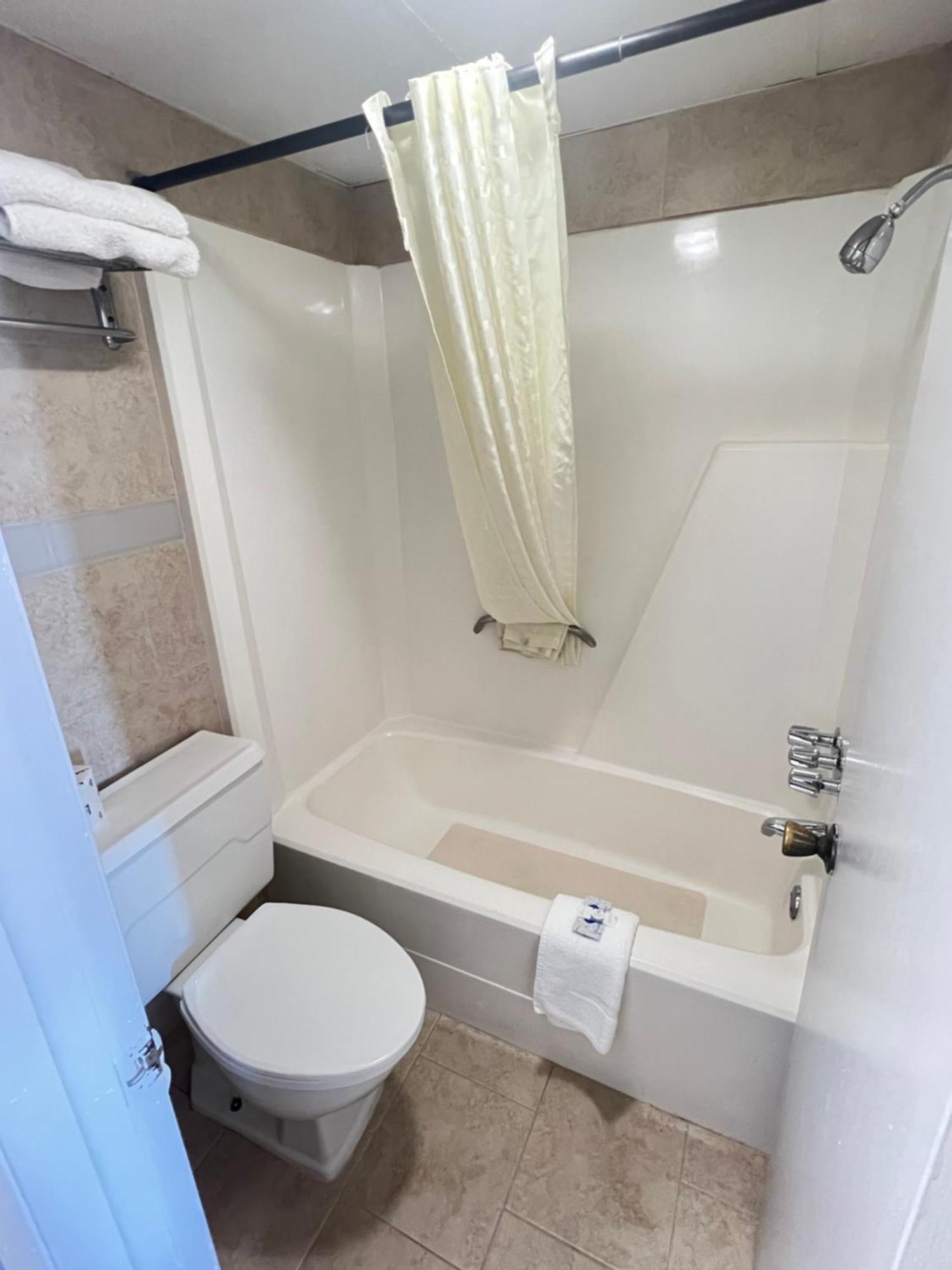 Hotel 81 El Reno Luaran gambar