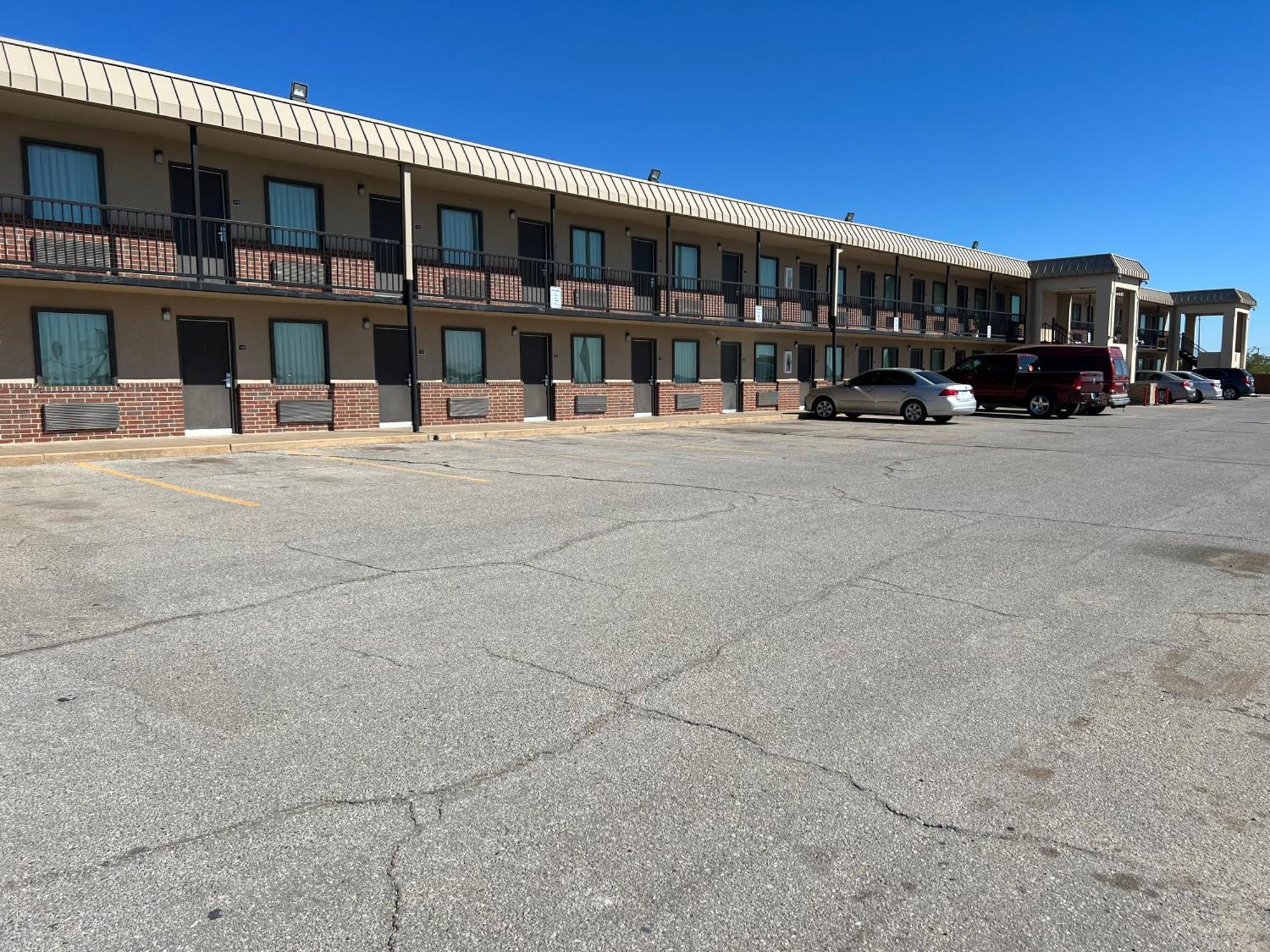 Hotel 81 El Reno Luaran gambar